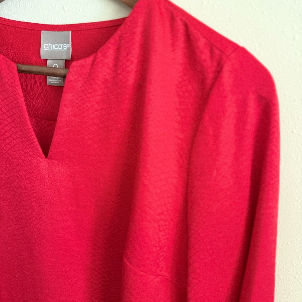 Chico’s Vibrant Red Textured Blouse Split V Neck Long Sleeve Top Size Small - Picture 4 of 8